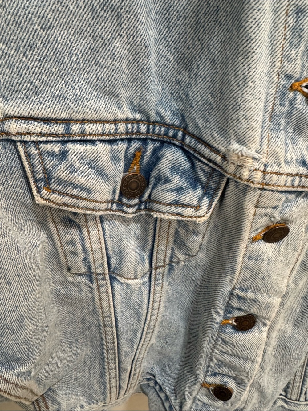 Levis Mens L Authentic Blue Denim Trucker Jean Jacket Faded Red Tag Short Y2K - Picture 12 of 15